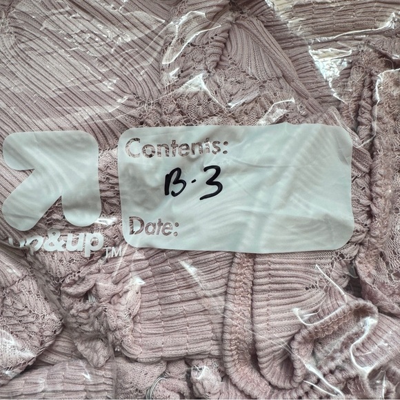 Pink Off-Shoulder Blouse size medium textured fabric with details in design - Picture 10 of 11